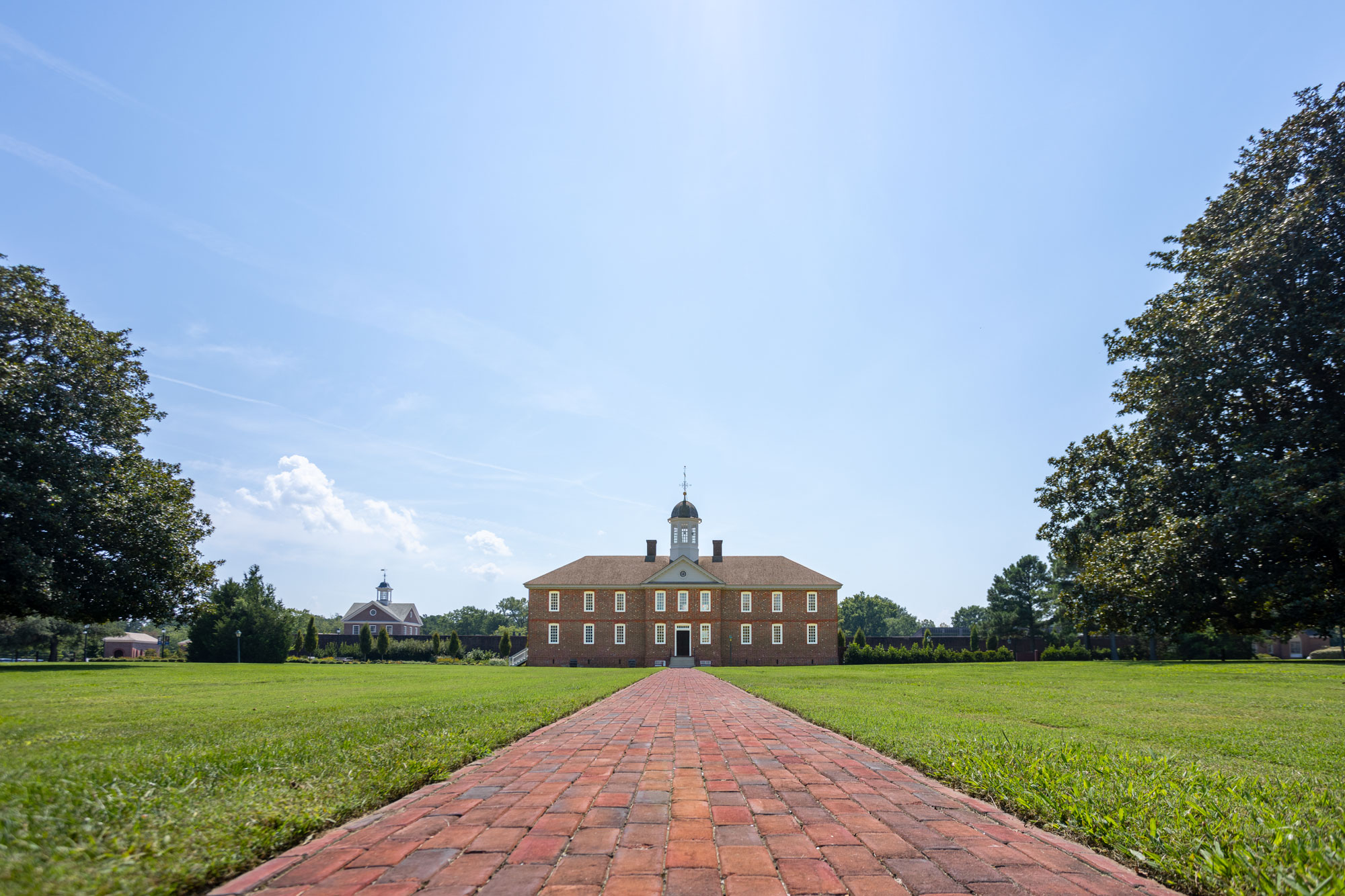 Williamsburg S Public Hospital Colonial Williamsburg Foundation   Public Hopsital Frontview Sidewalk Header 